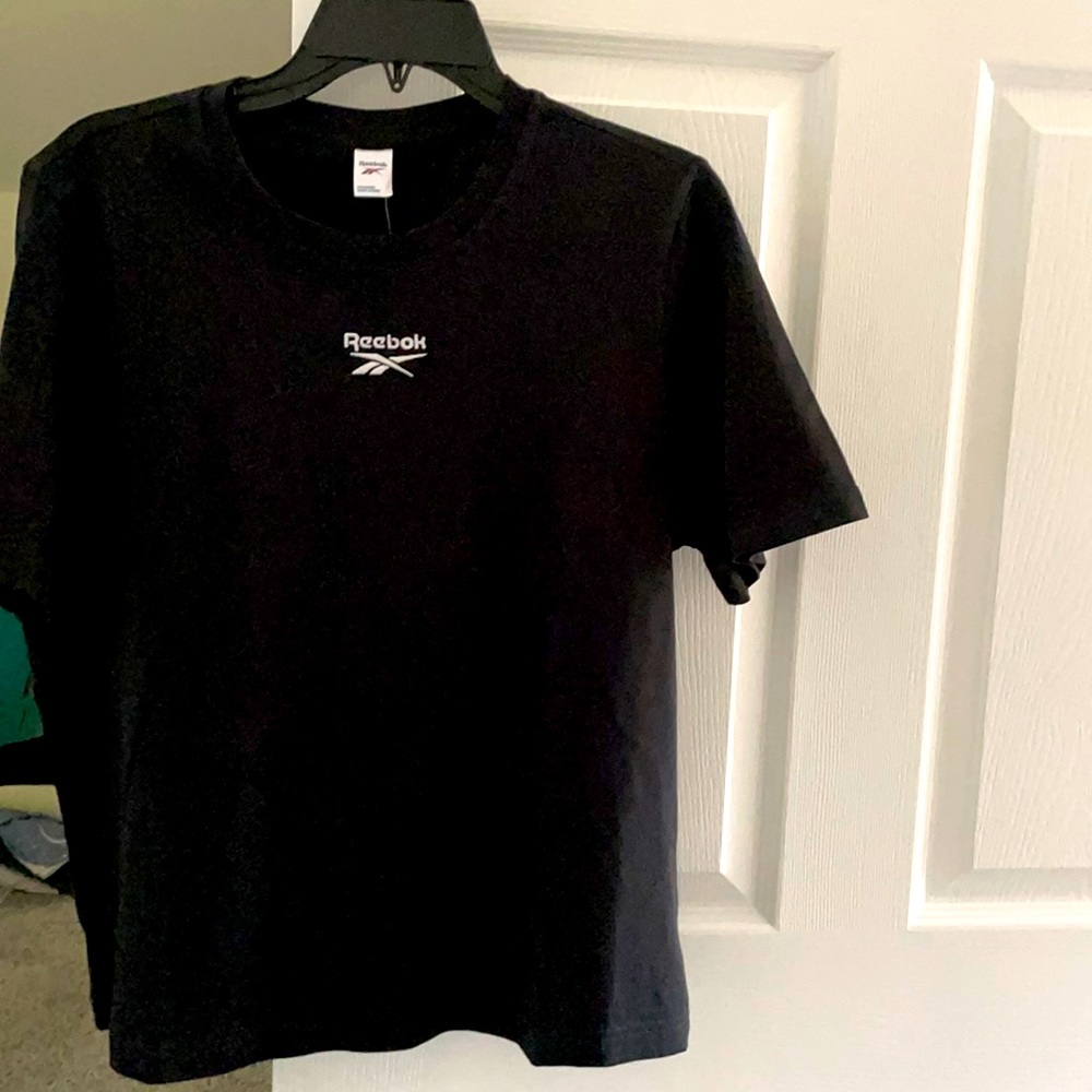 Black small logo Reebok tee